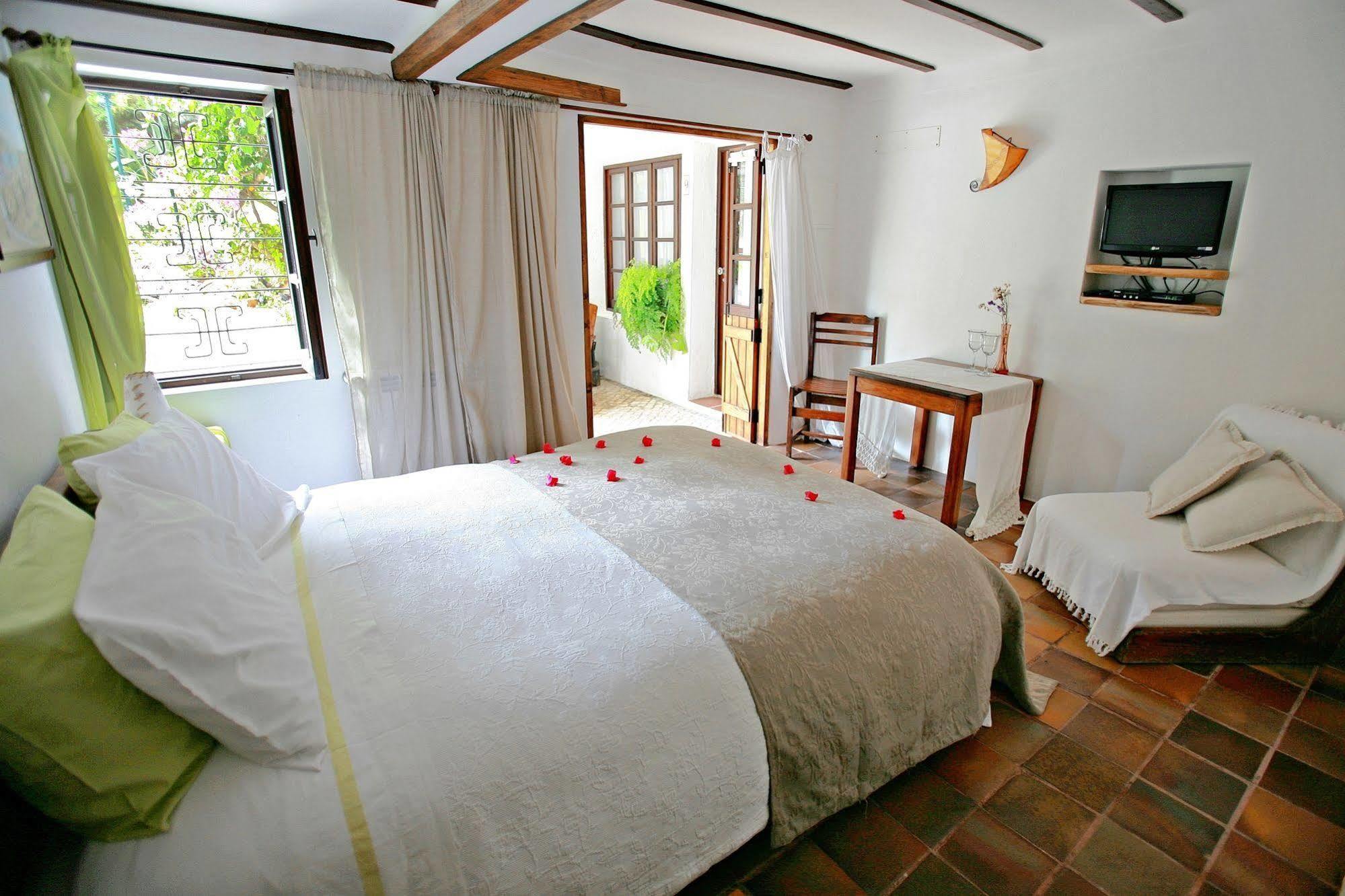 Uma Casa A Beira Sol Bed & Breakfast Lagos Bagian luar foto